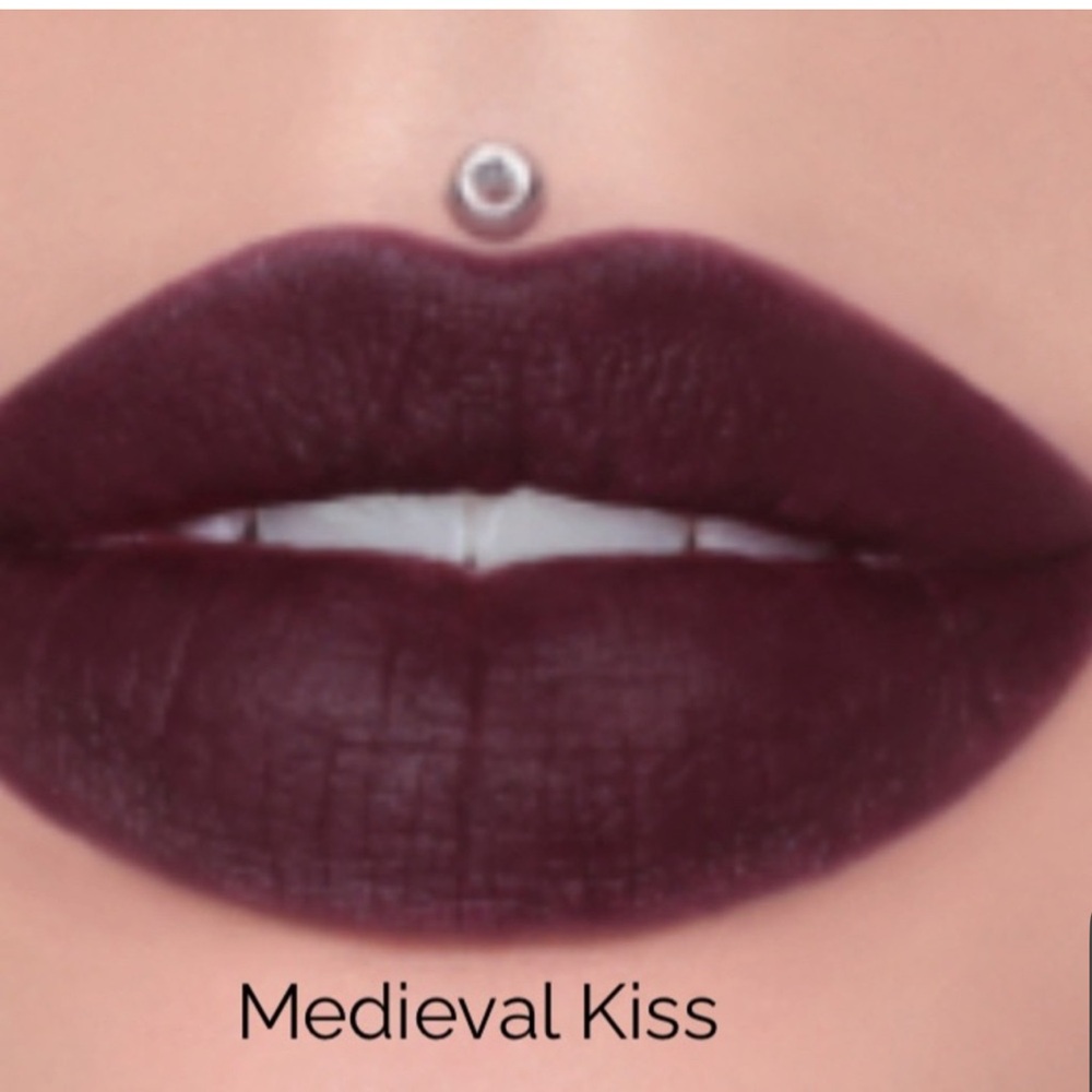 Medieval Kiss, NIB Jeffery Star Velvet Trap Lipstick